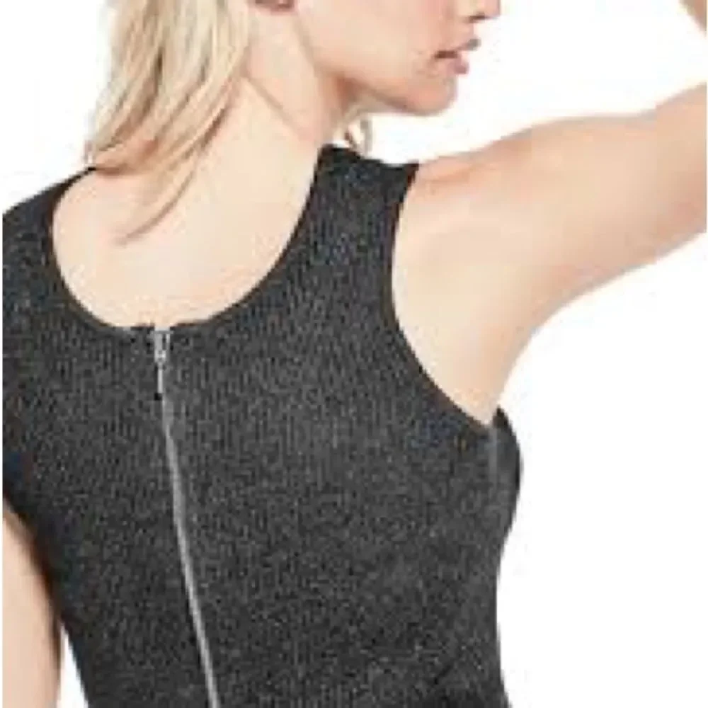 GUESS Los Angeles Front Zipper Ribbed Sweater Top in the Size Medium